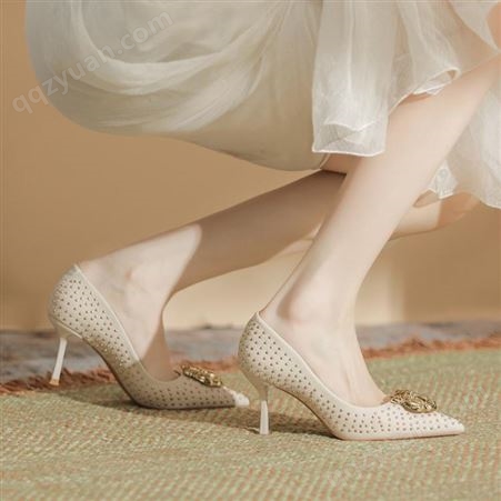 H763-18羊皮内垫时装单鞋女尖头珠子金属扣纯色女鞋7.5细跟高跟鞋